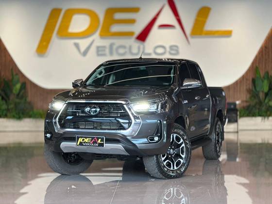 TOYOTA HILUX 2.8 D-4D TURBO DIESEL CD SRX 4X4 AUTOMÁTICO TOYOTA HILUX 2.8 D-4D TURBO DIESEL CD SRX 4X4 AUTOMÁTICO
